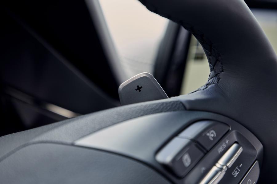 Детали интерьера Hyundai IONIQ plug-in (AE) 2019 года  (WW) (фото 2 из 45)